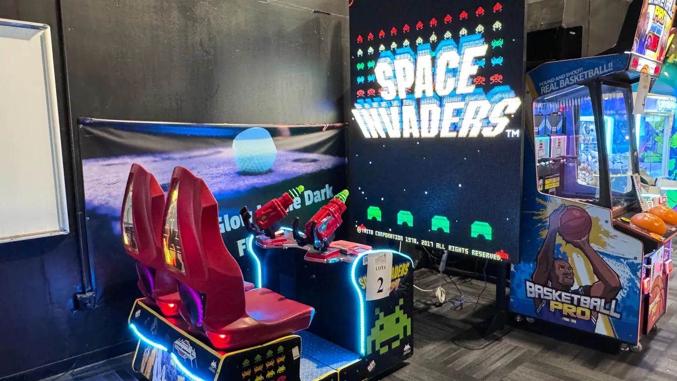 WORLDS LARGEST SPACE INVADERS ARCADE GAME