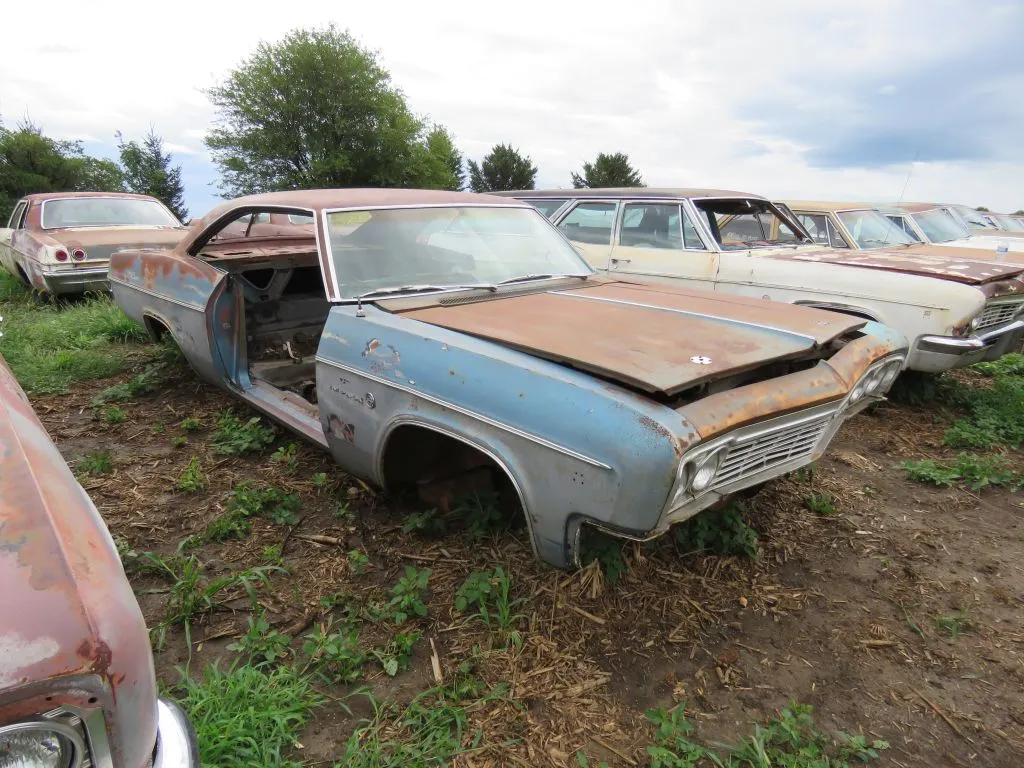 1966 Chevrolet Impala 2dr HT
