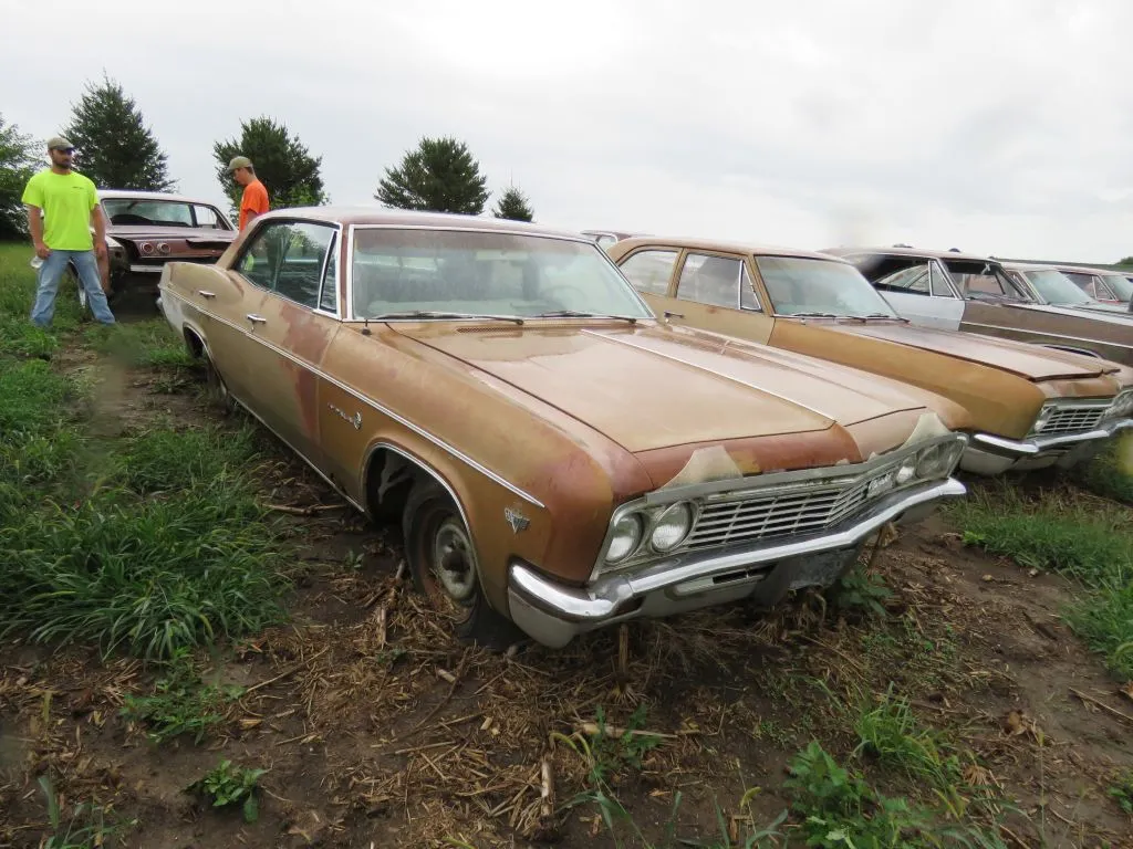 1966 Chevrolet Impala 4dr HT