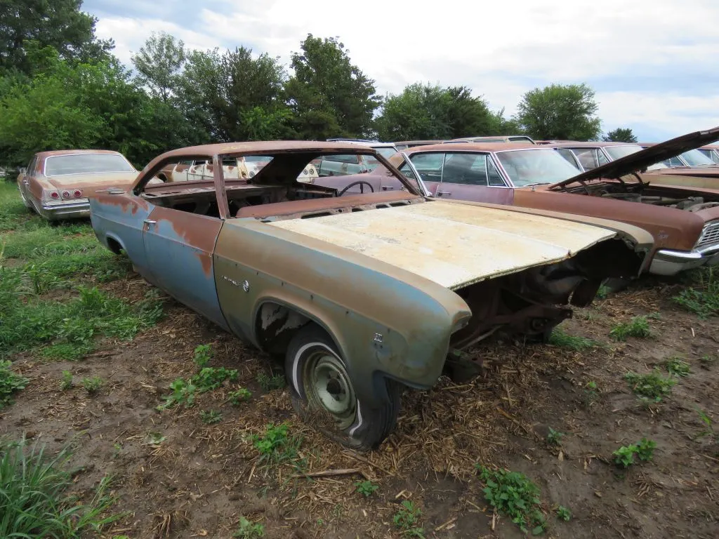 1966 Chevrolet Impala 2dr HT for Parts