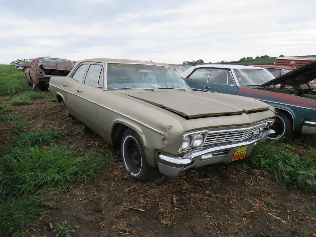 1966 Chevrolet Biscayne 4dr Sedan
