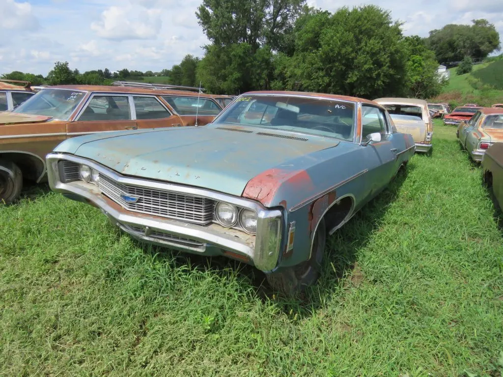 1969 Chevrolet Impala Custom 2dr HT