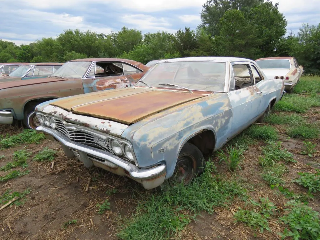 1966 Chevrolet Biscayne 2dr Sedan
