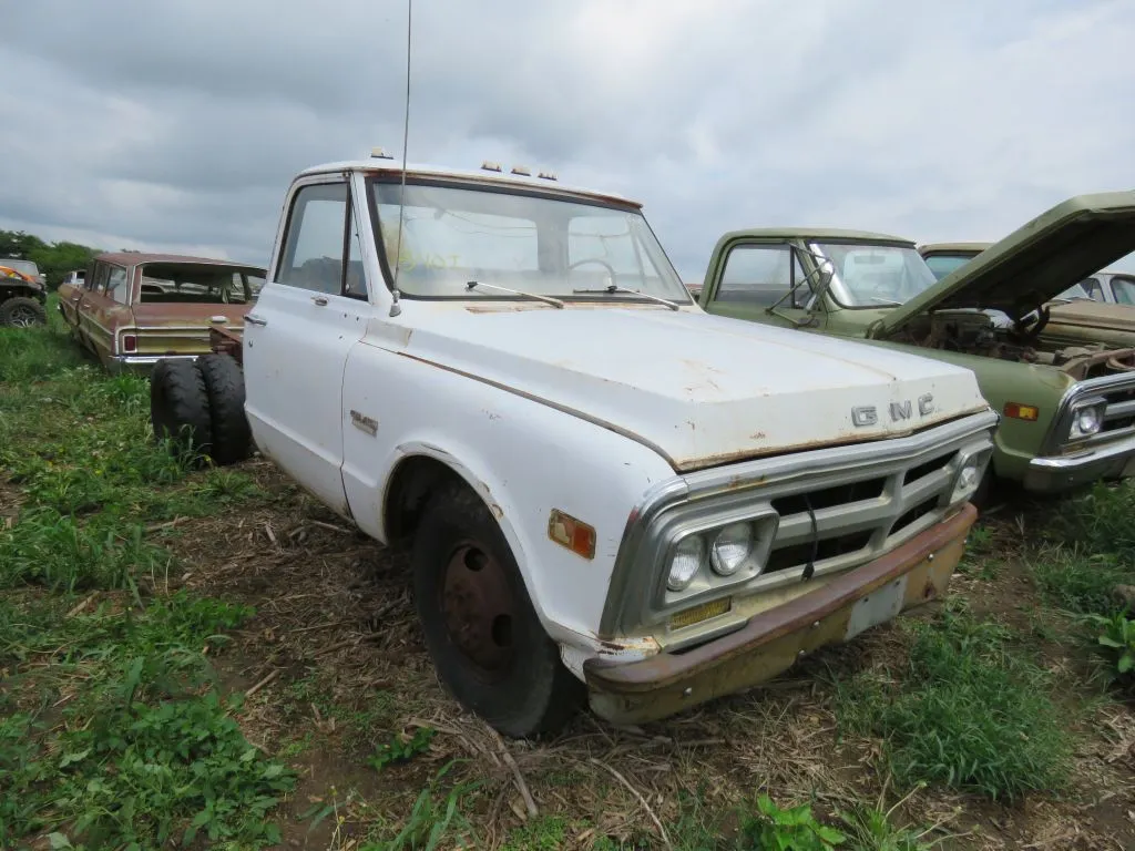 1969 GMC 1 ton Dually Pickup