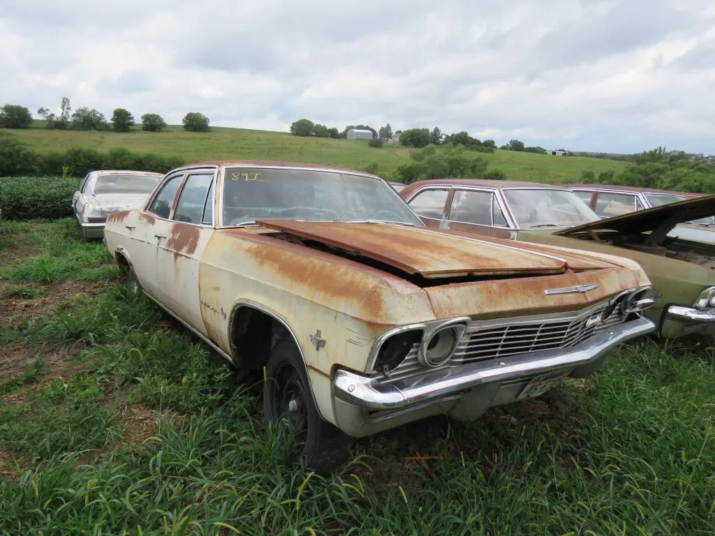 1965 Chevrolet Impala 2dr Sedan