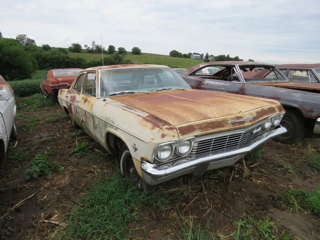 1965 Chevrolet Biscayne 4dr Sedan