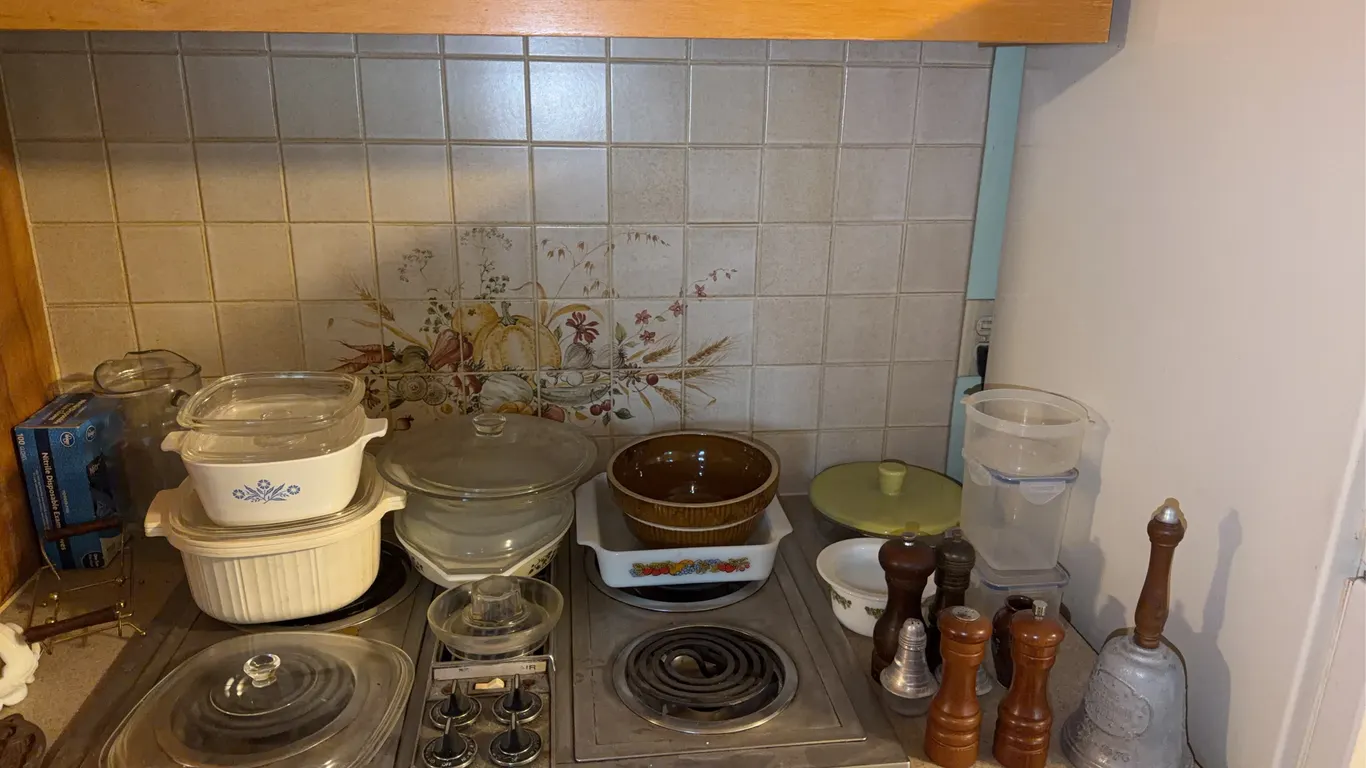 Kitchen Glassware and Salt/Peper Shakers