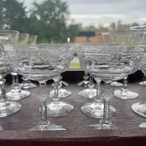 8 decorative wine glasses