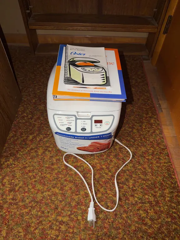 Oster Bread Maker w/user manual & recipes
