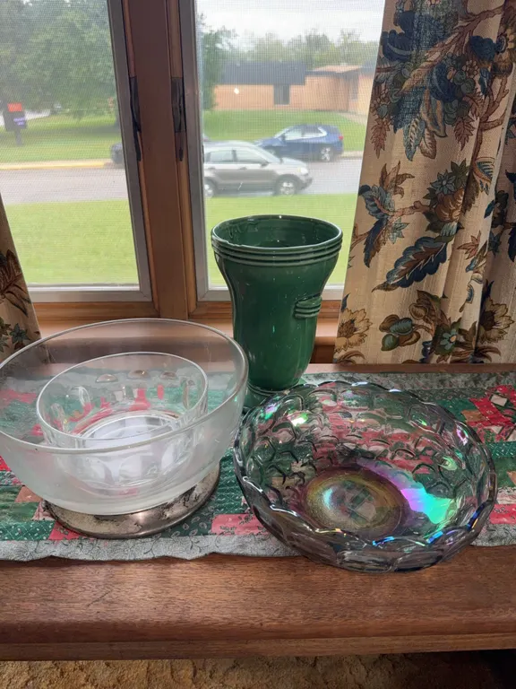 Green Vase with glass bowls