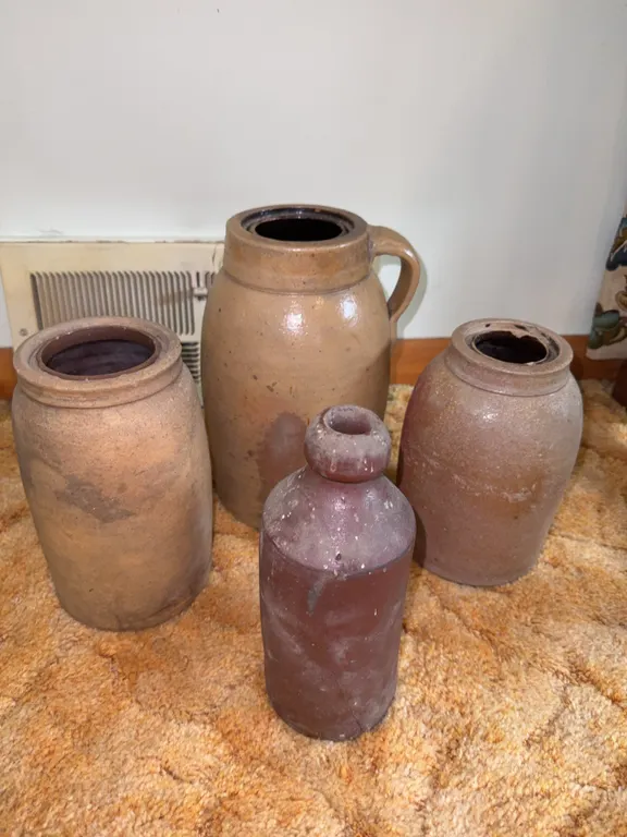 4 Clay pottery Jars