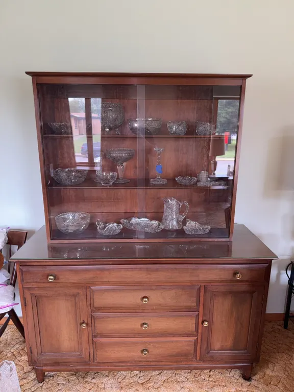 High Quality Willett Solid Cherry McM China Hutch