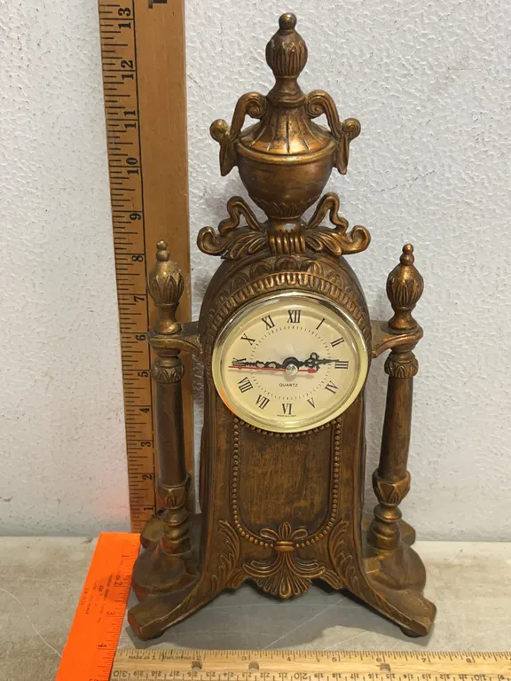 Quartz Decor Mantle Clock, Resin Top Needs Repaired