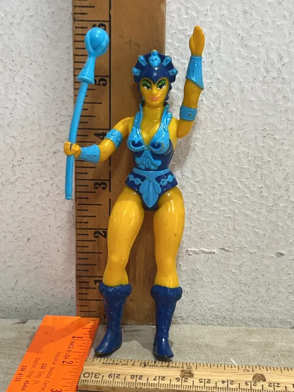 1982 Mattel He-Man Master Of The Universe Evil-Lyn Action Figure, Hand Has Crack