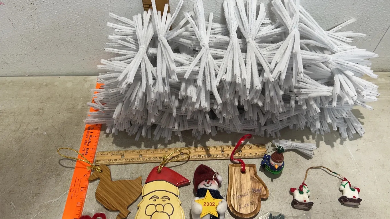 Assorted White Pipe Cleaners For Crafts