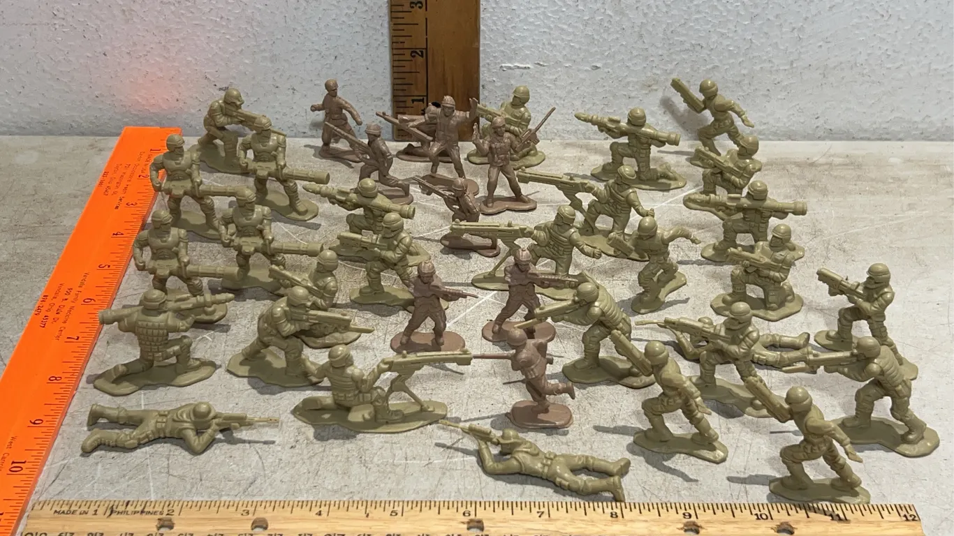 Assorted Plastic Army Men