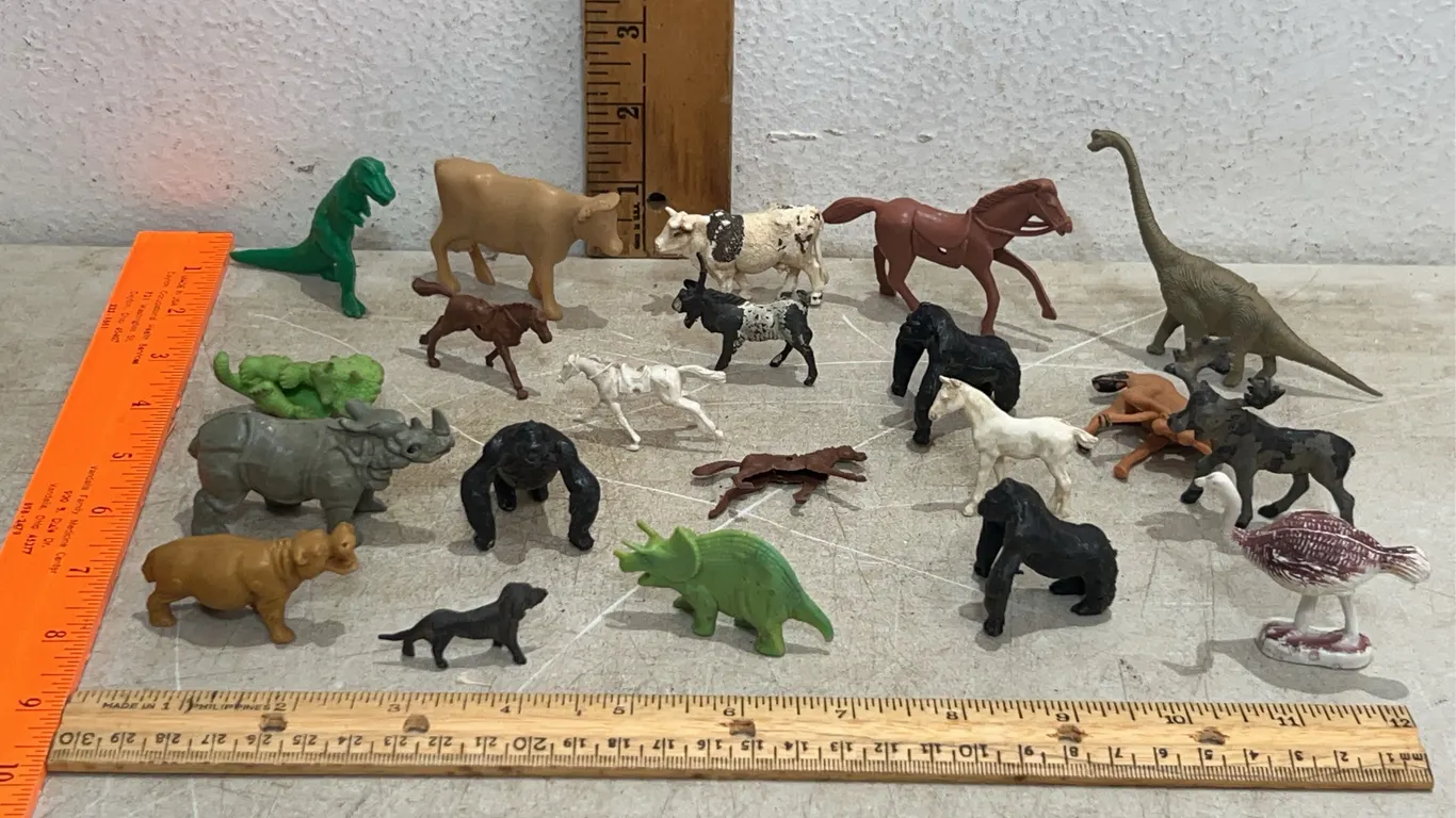 Assorted Plastic & Rubber Animals
