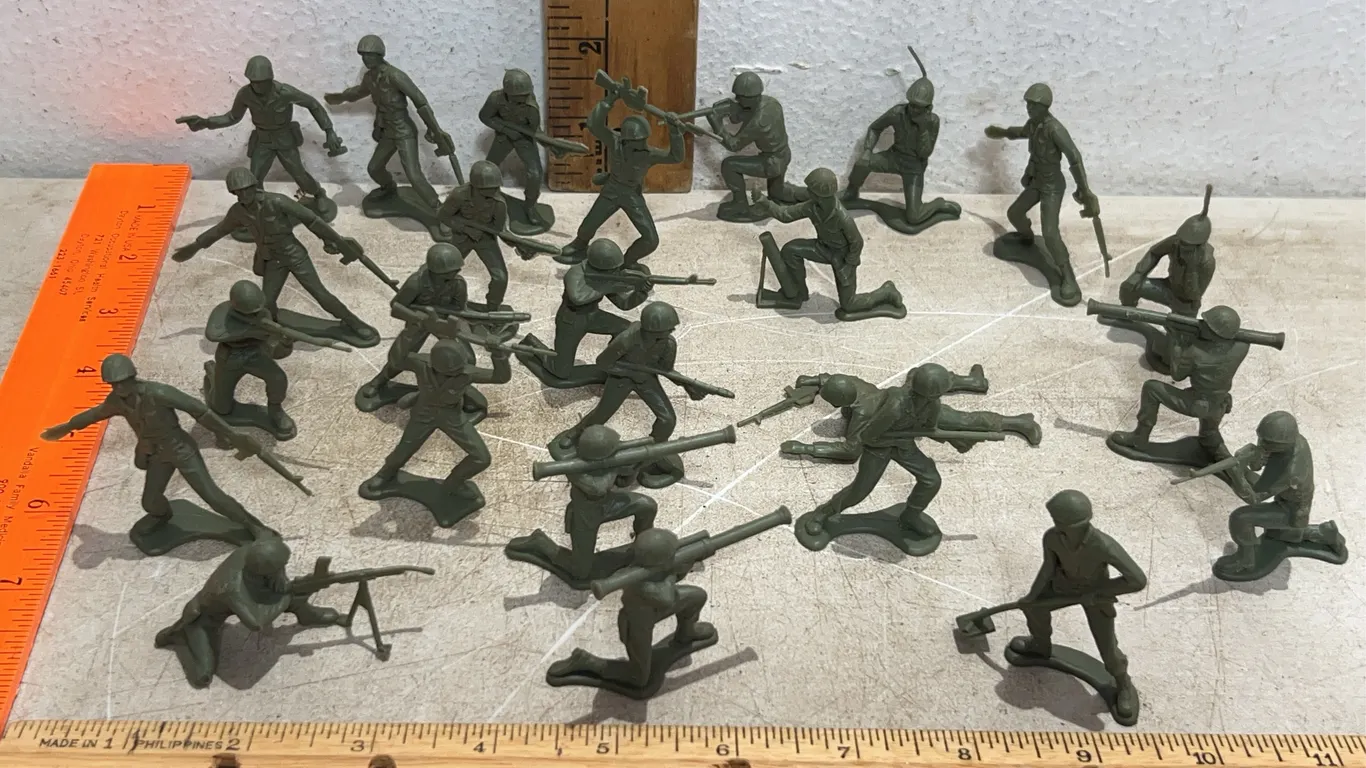 Assorted Plastic Army Men
