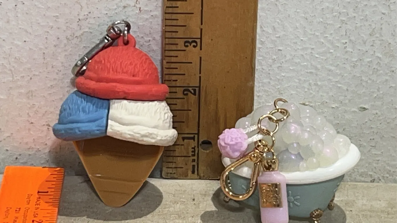 Bath & Body Works Pocketbac-Bathtub & Patriotic Ice Cream Cone Hand Sanitizer Holder Keychains
