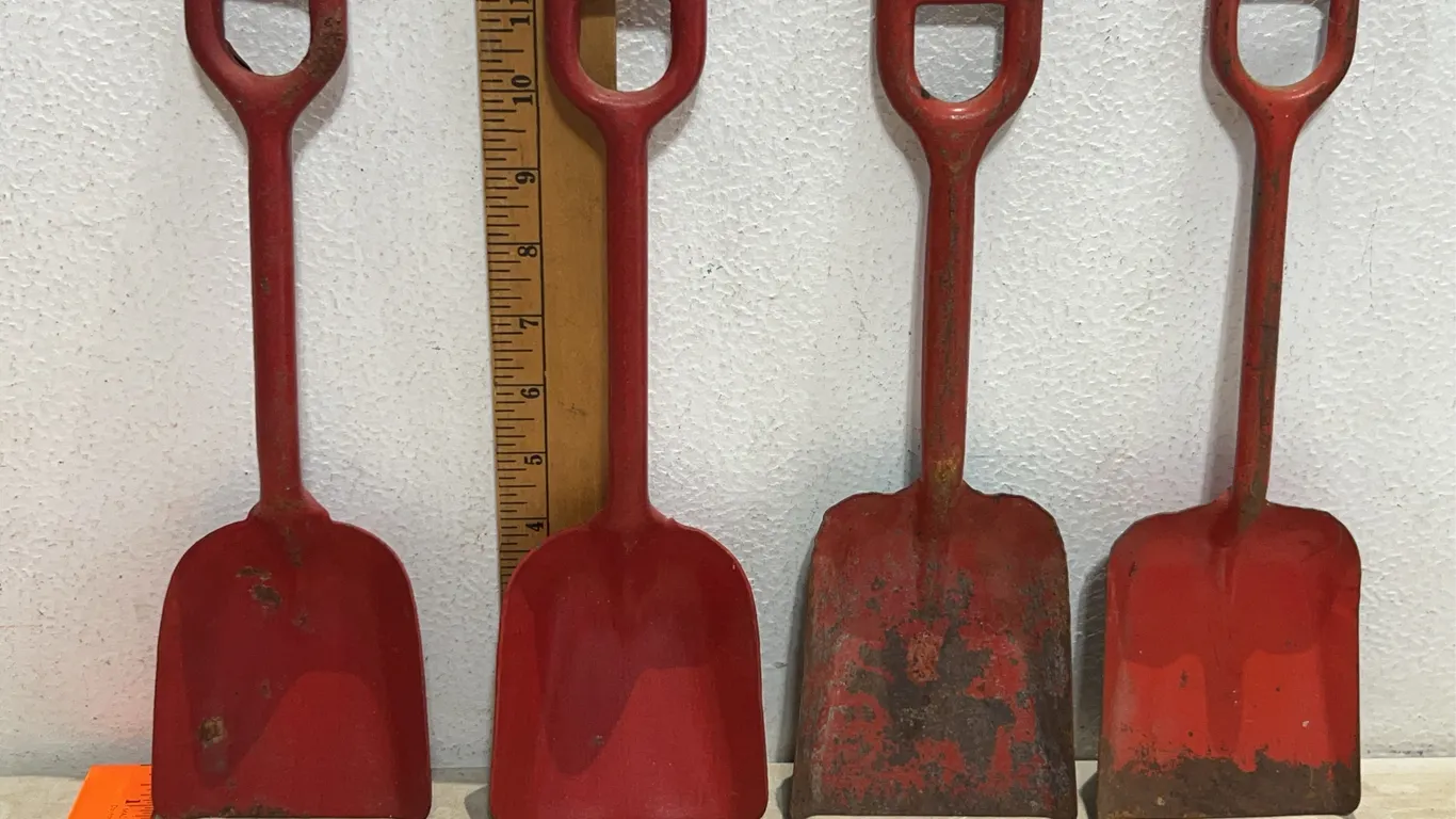 4 Vintage Metal Shovels, Painted, Believe To Be Ohio Art