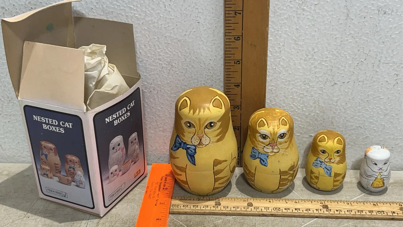 1991 Accent Collection Nested Cat Boxes/Dolls W/Box