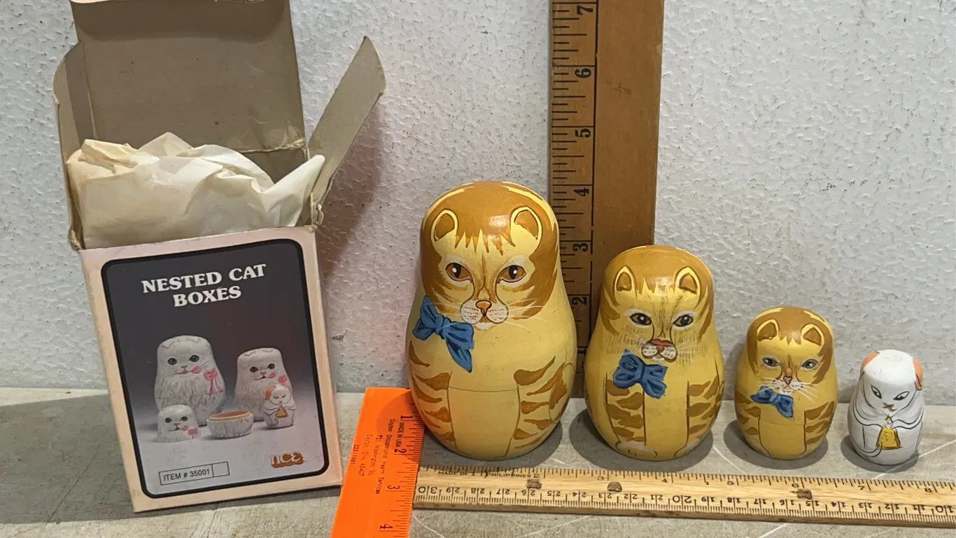 1991 Accent Collection Nested Cat Boxes/Dolls W/Box