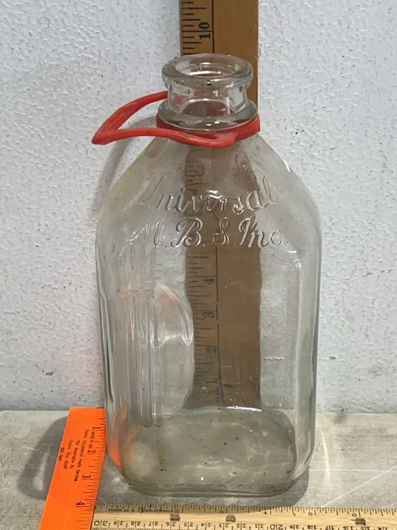 Vintage Universal M.B. & Inc. Half Gallon Glass Milk Bottle/Jug Plastic Handle