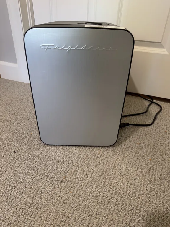 Frigidaire Retro Individual Mini Fridge Cooler