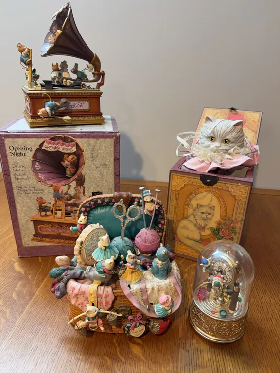 Vintage Enesco Musical Figurines Lot of 4: Persian Cat, Mice Scenes