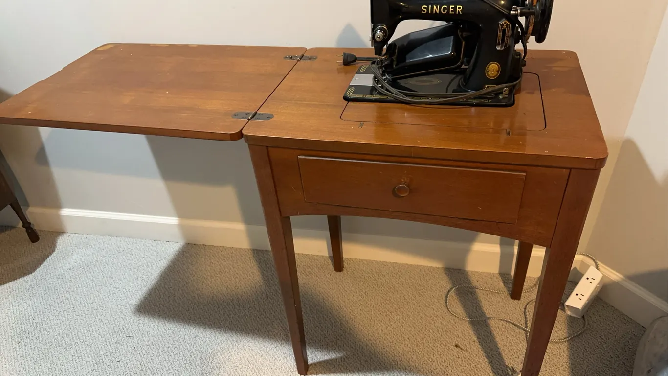 Vintage Singer 99K Sewing Machine in Wood Sewing Cabinet