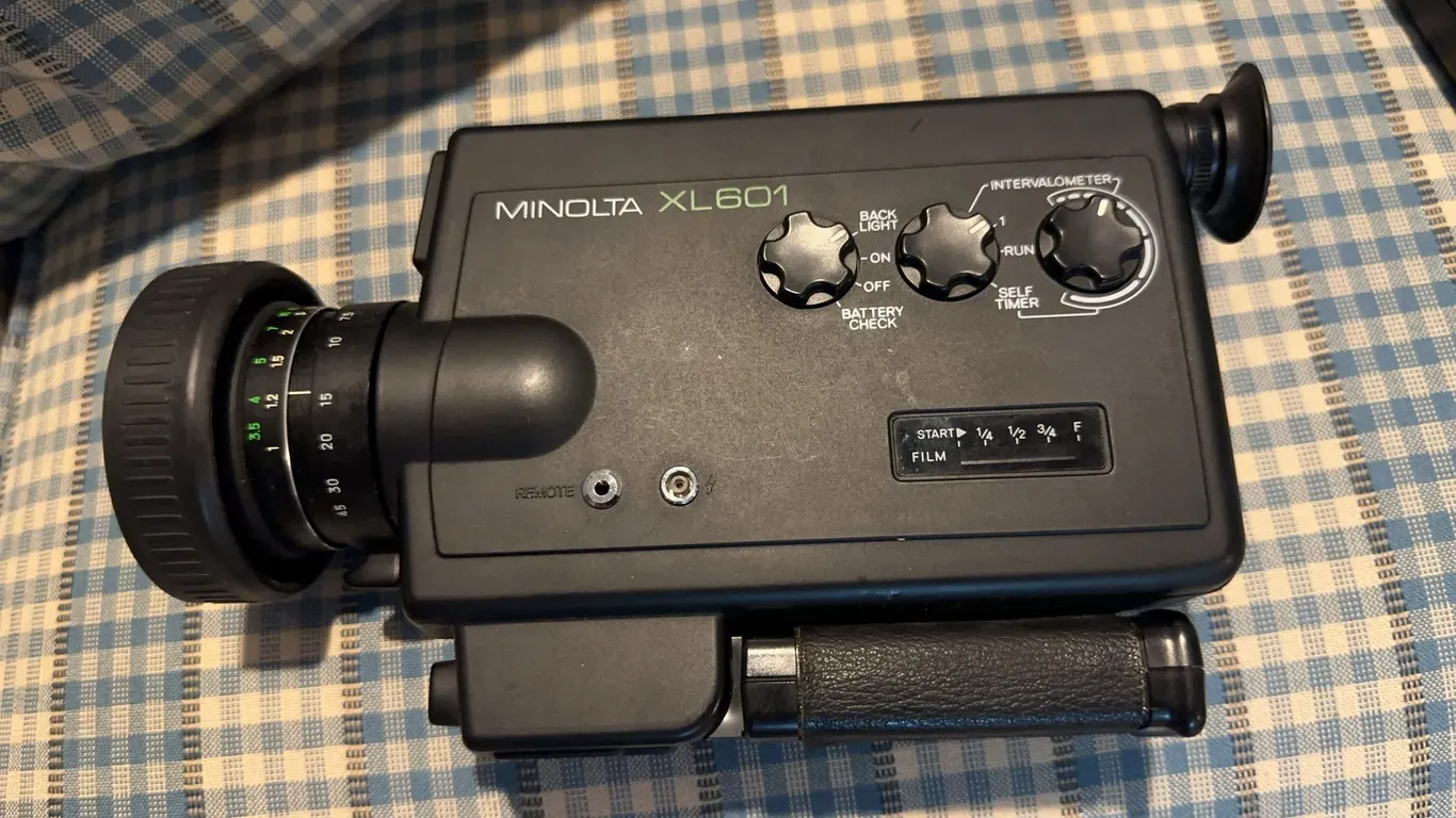 Minolta XL601 Super 8 Movie Camera with Auto Electroflash 280