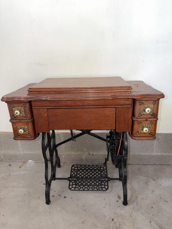 L'Hommedieu Treadle Sewing Machine in Oak Cabinet, A.G. Mason Mfg Co