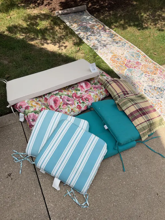 Floral Medallion Rug Runner with Assorted Outdoor Cushions
