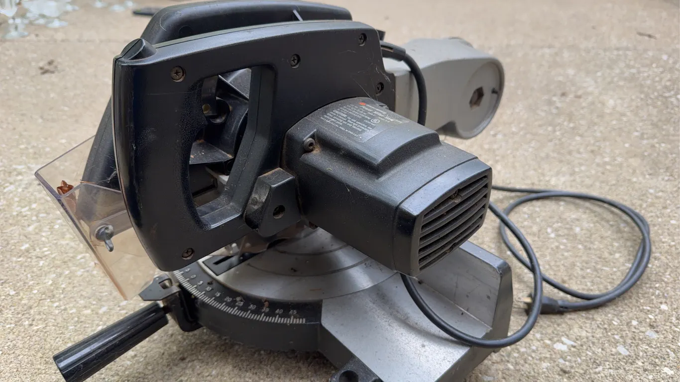 Black and Decker 7715 Power Miter Saw, 9 Inch Blade