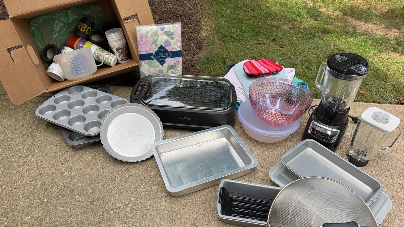 Kitchen Lot: hOme Indoor Grill, Black+Decker Blender, Bakeware & More