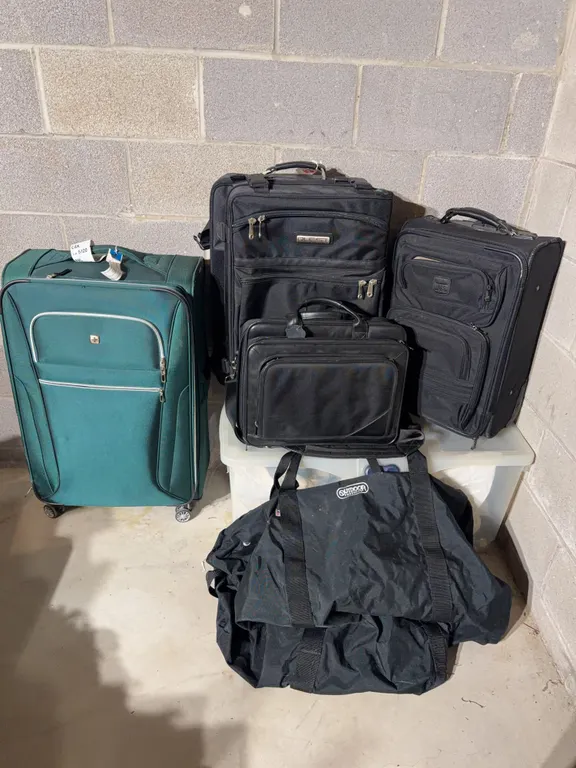 Luggage Lot - SwissGear, Quest, US Luggage Suitcases and Bags