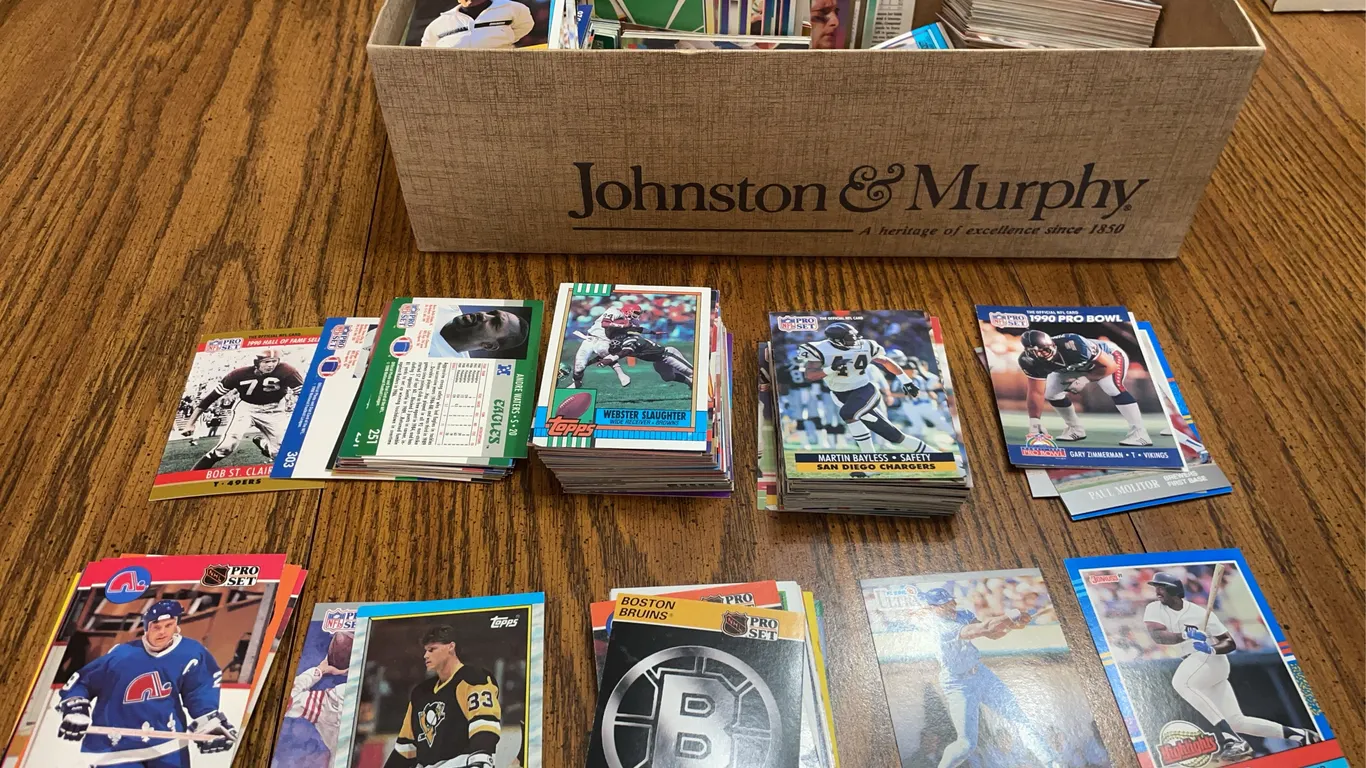 Shoebox Lot of Vintage Football, Baseball, and Hockey Cards