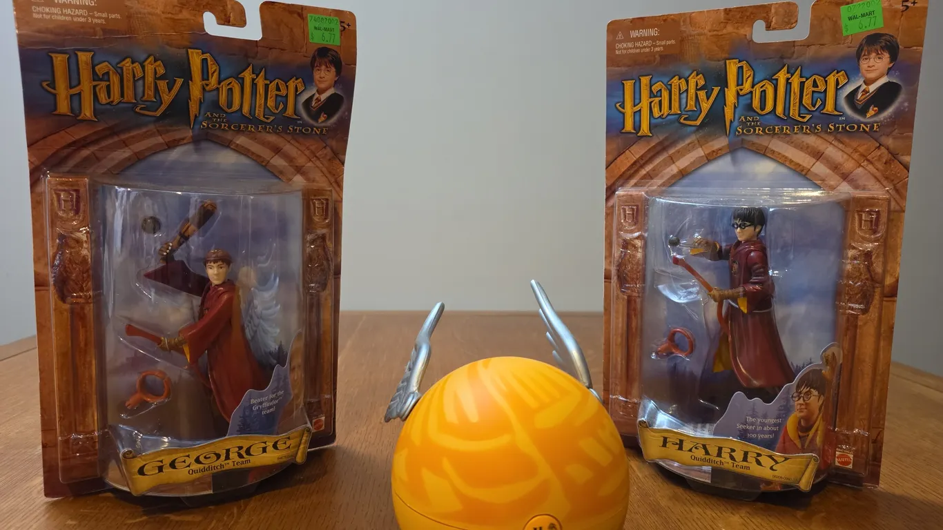 Harry Potter Quidditch Team Figures (Harry, George) with Golden Snitch Case