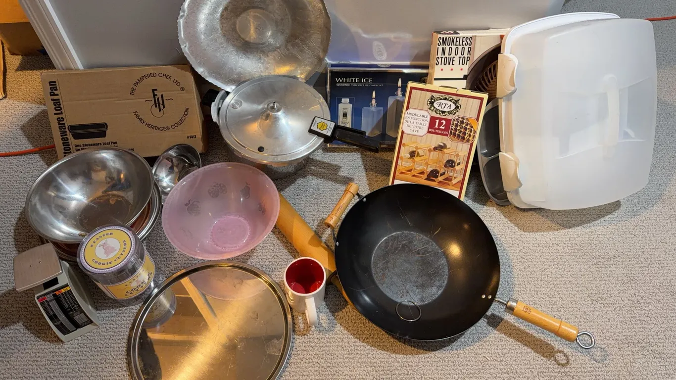 Kitchen Lot: Presto Pressure Cooker, Wok, Bowls, Scale, Etc.