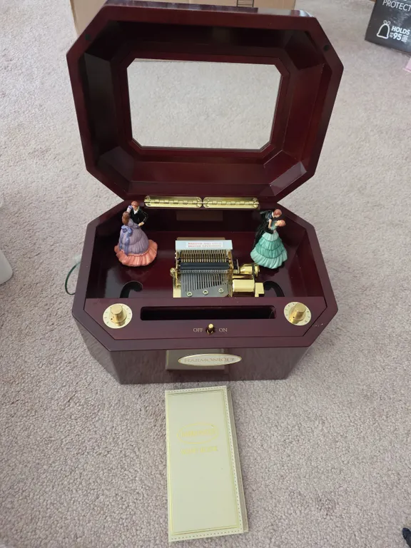 Harmonique Gold Label Musical Jewelry Box with Dancing Figurines