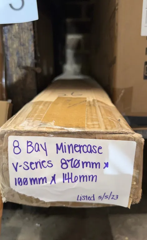 8 Bay Minercase V-Series 870mm x 100mm x 146mm