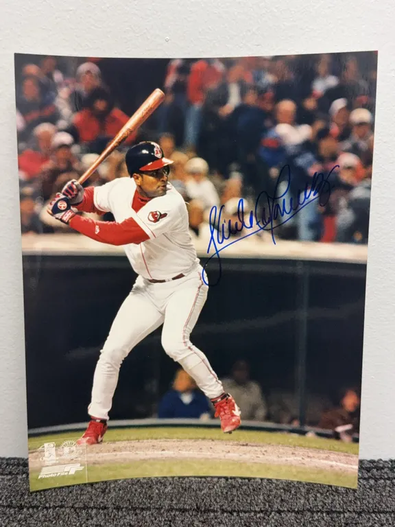 Sandy Alomar Jr. Autographed 8x10 Photo