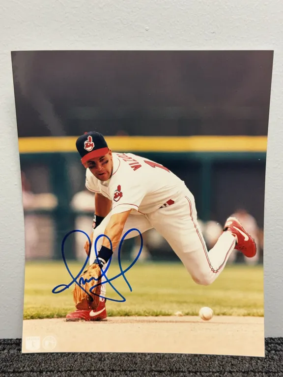 Omar Vizquel Autographed 8x10 Photo