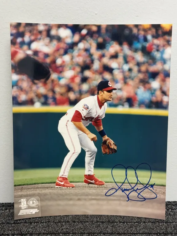 Omar Vizquel Autographed 8x10 Photo