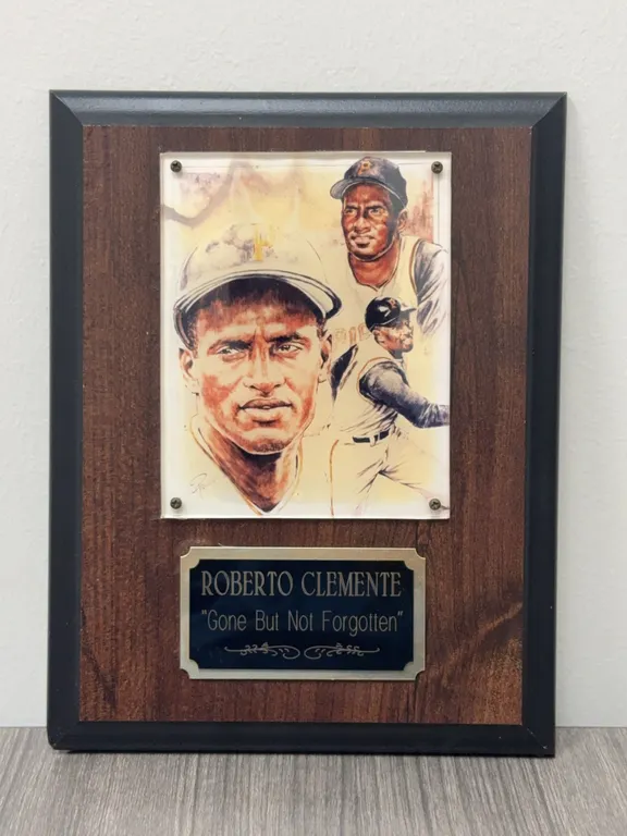 Commemorative Roberto Clemente 7x9 Plaque