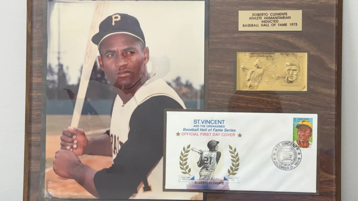 Vintage Roberto Clemente Athlete Humanitarian Baseball Hall of Fame Plaque w/ Stamp