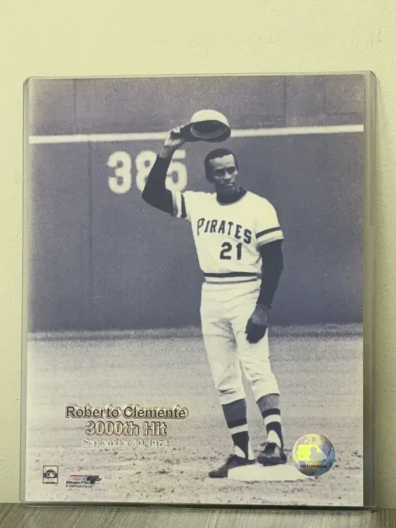 Vintage Roberto Clemente 3,000th Hit Cooperstown Collection Black & White 8x10 Photo & Holder