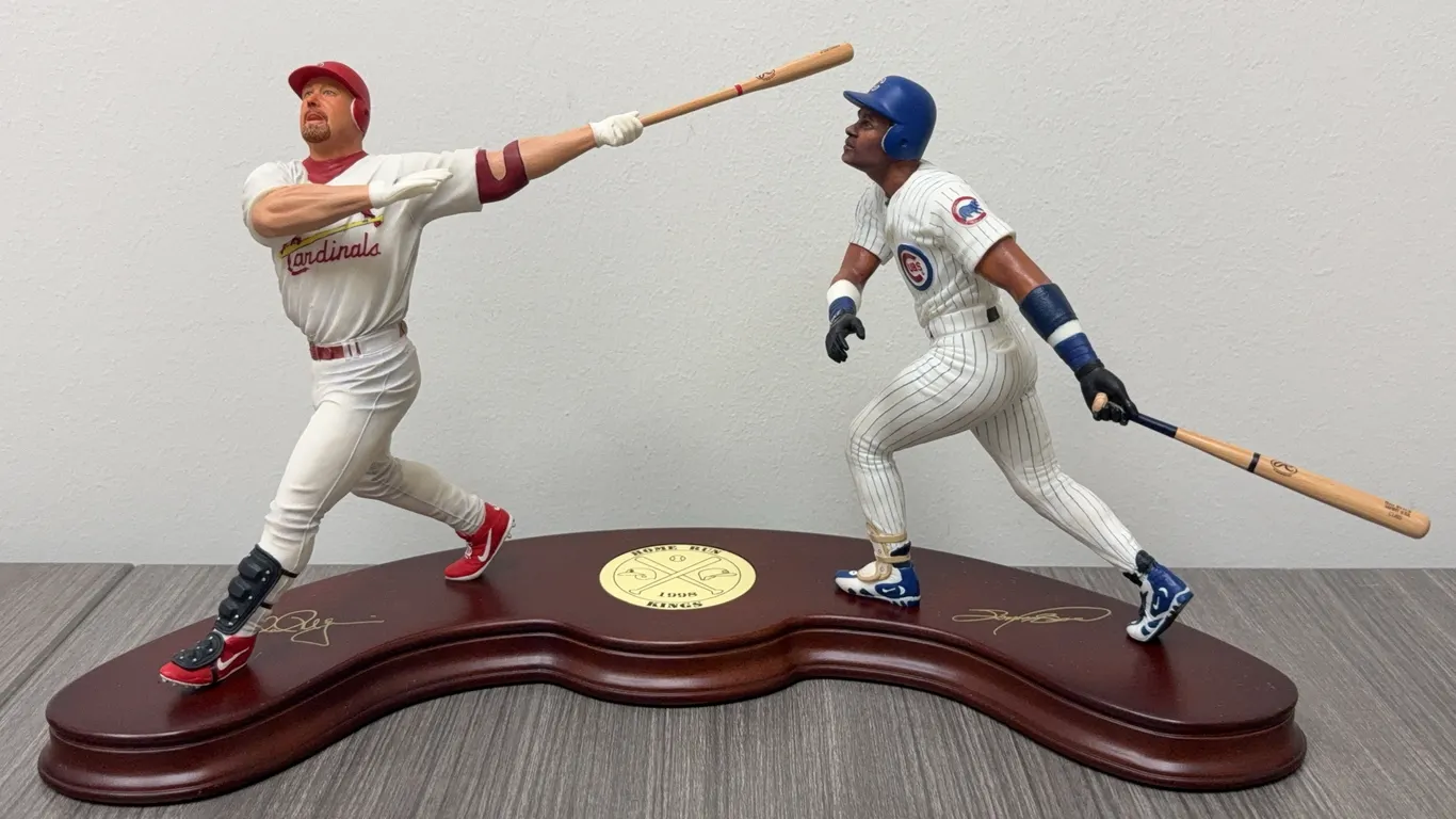 Vintage 1998 Mark McGwire & Sammy Sosa Homerun Danbury Mint Baseball Statute