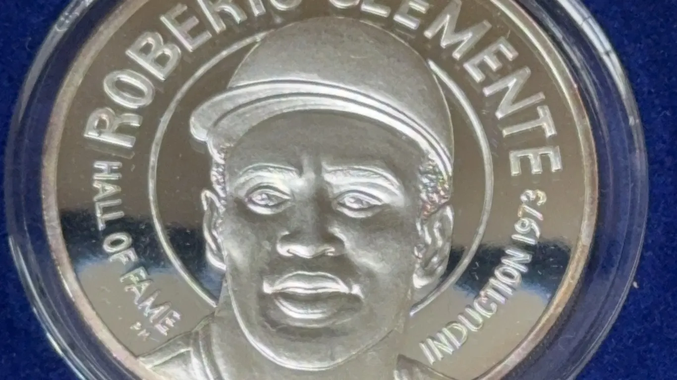 1994 Roberto Clemente 1 OZ Fine Silver 10 Dollar Republic of Liberia Coin w/ Case