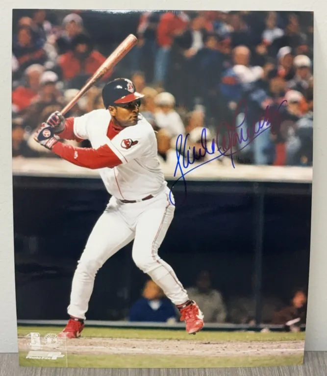 Sandy Alomar Jr. Autographed 8x10 Photo
